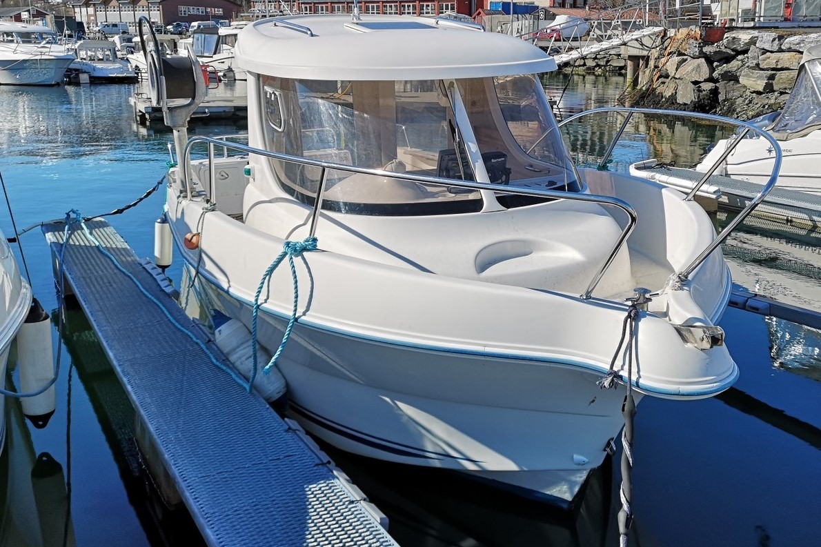 Inksuive: Pilothouse Arvor 215 mit Dieselmaschine