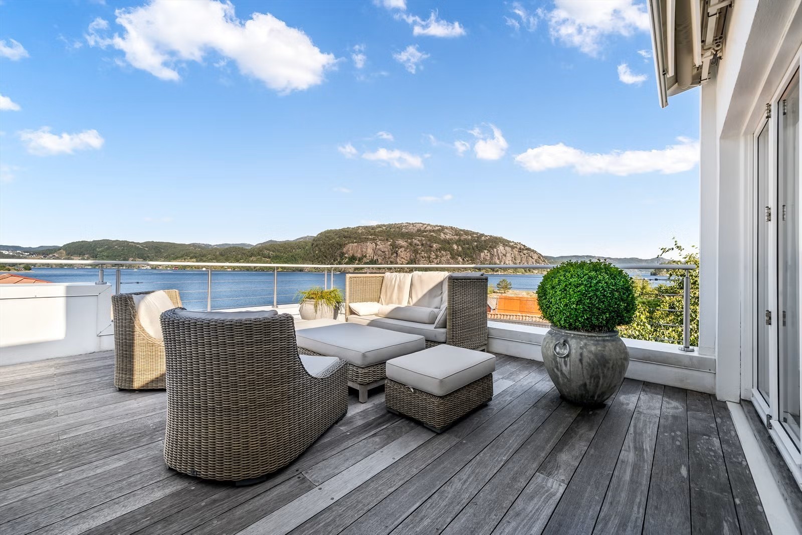 Photos of the property with friendly permission from: Bolio AS, Khadidja Larsen and Karsten Spilker, come2norway.com