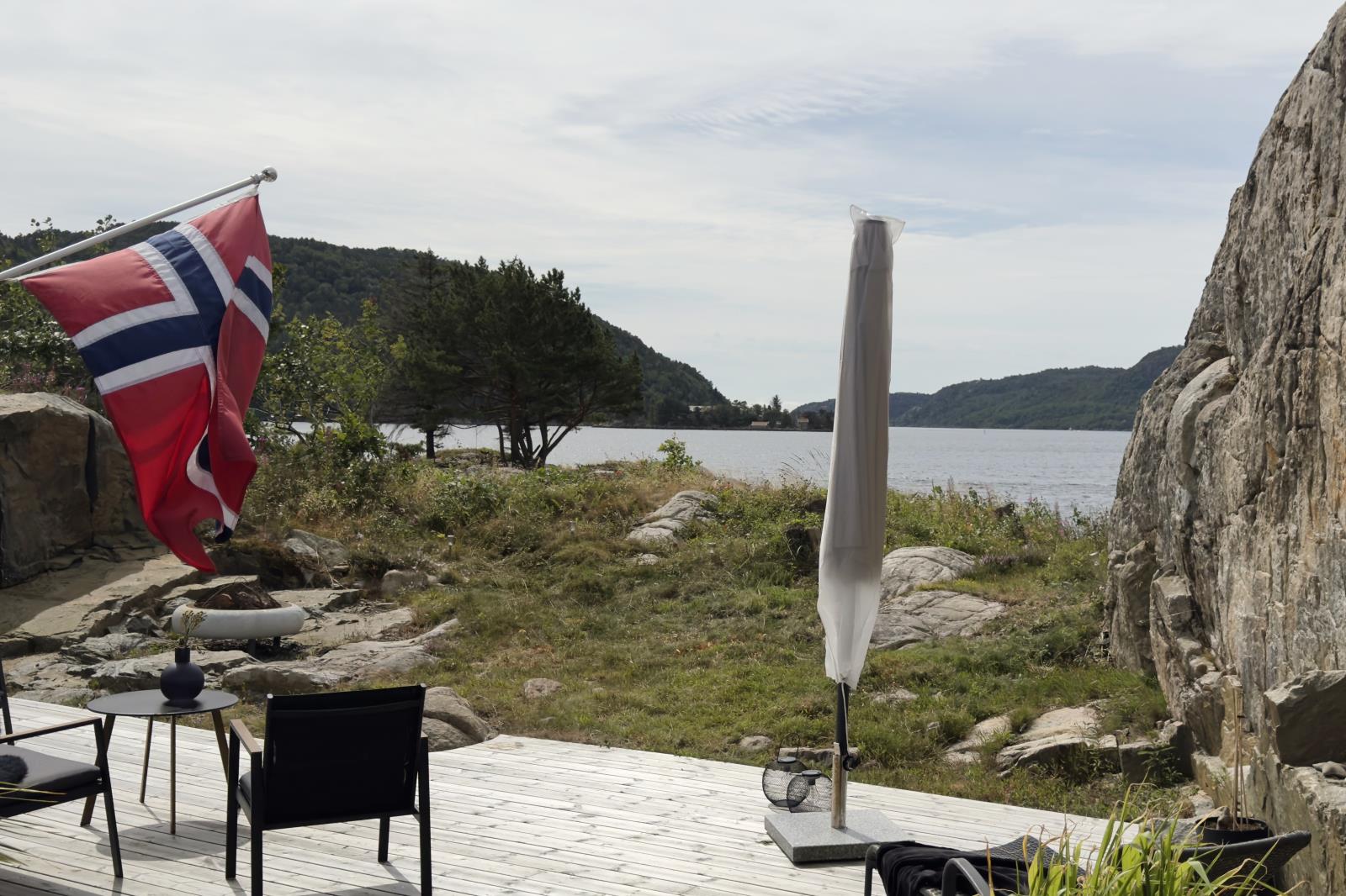 große Südterrasse mit Fjordblick