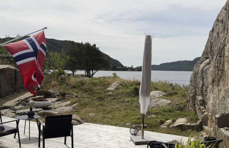 große Südterrasse mit Fjordblick