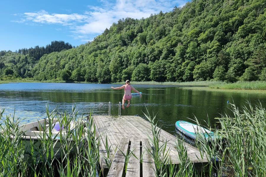 Badestelle im See vor dem Haus