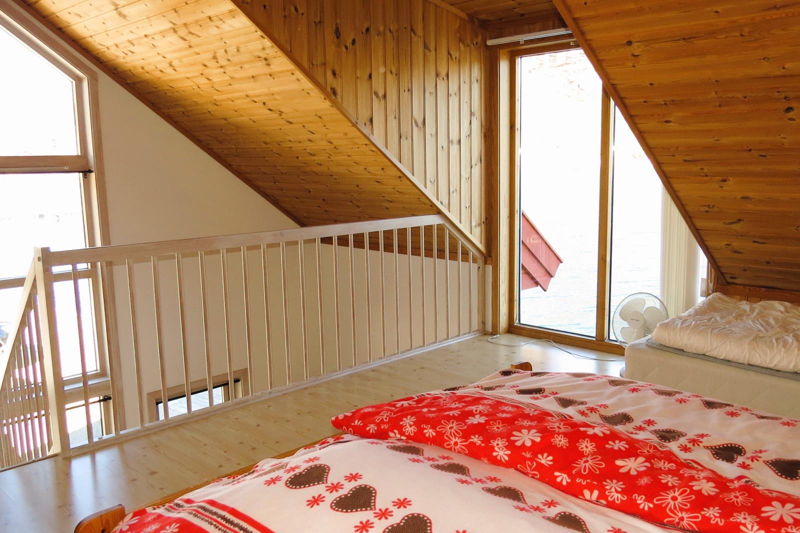 offener Loft mit mit 3 Betten