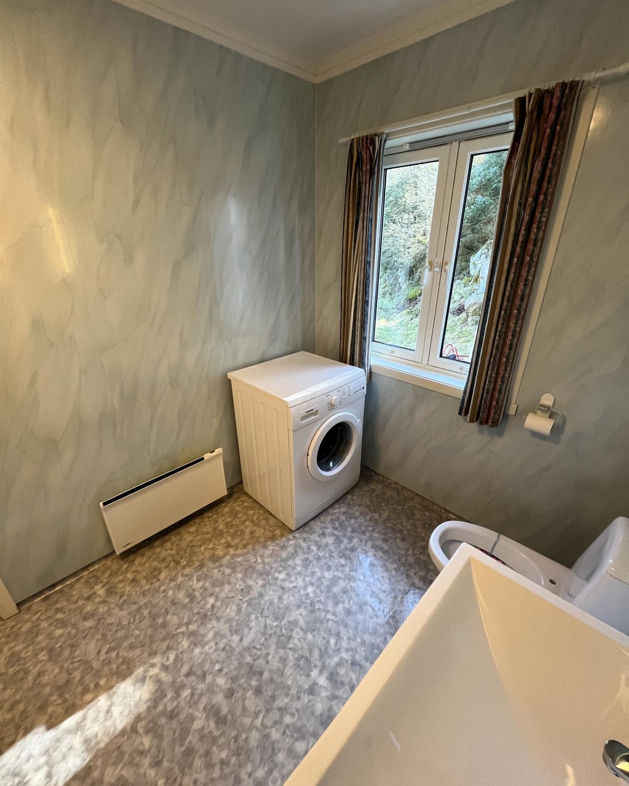 Nr. 2 von zwei Duschbädern mit WC