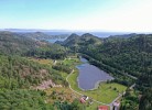 See unterhalb des Hauses (Drone)
