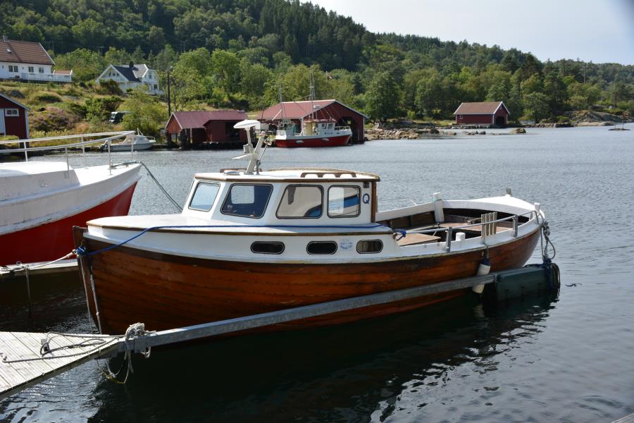 Boot Nr. Q: Angelboot 27 ft., Kutter mit Kabine, 24 PS Diesel