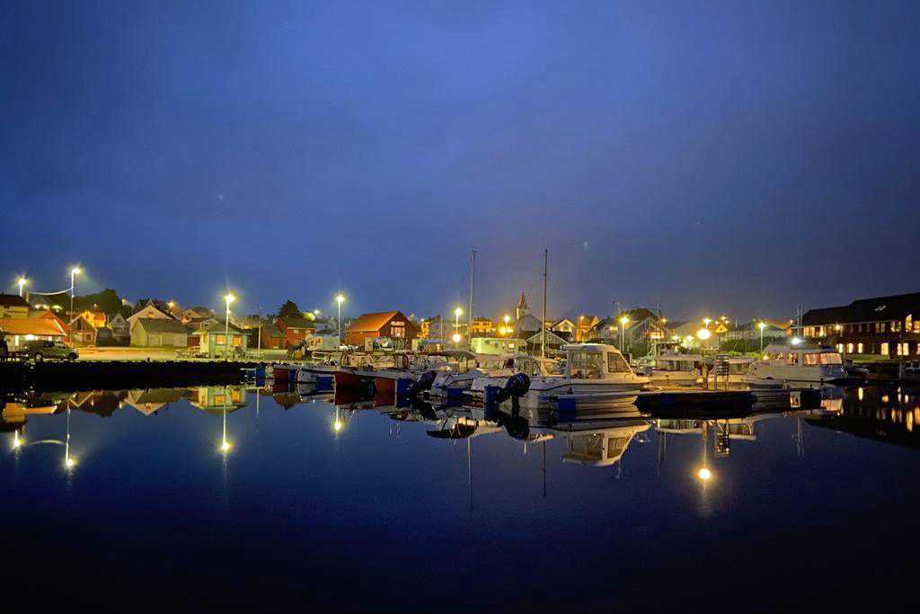 Borshavn bei Nacht