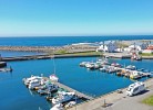 Blick zum vorgelagerten Hafen