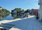 die riesige private Steganlage am Haus