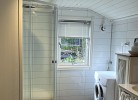 Duschbar mit WC, Waschtisch, Waschmaschine