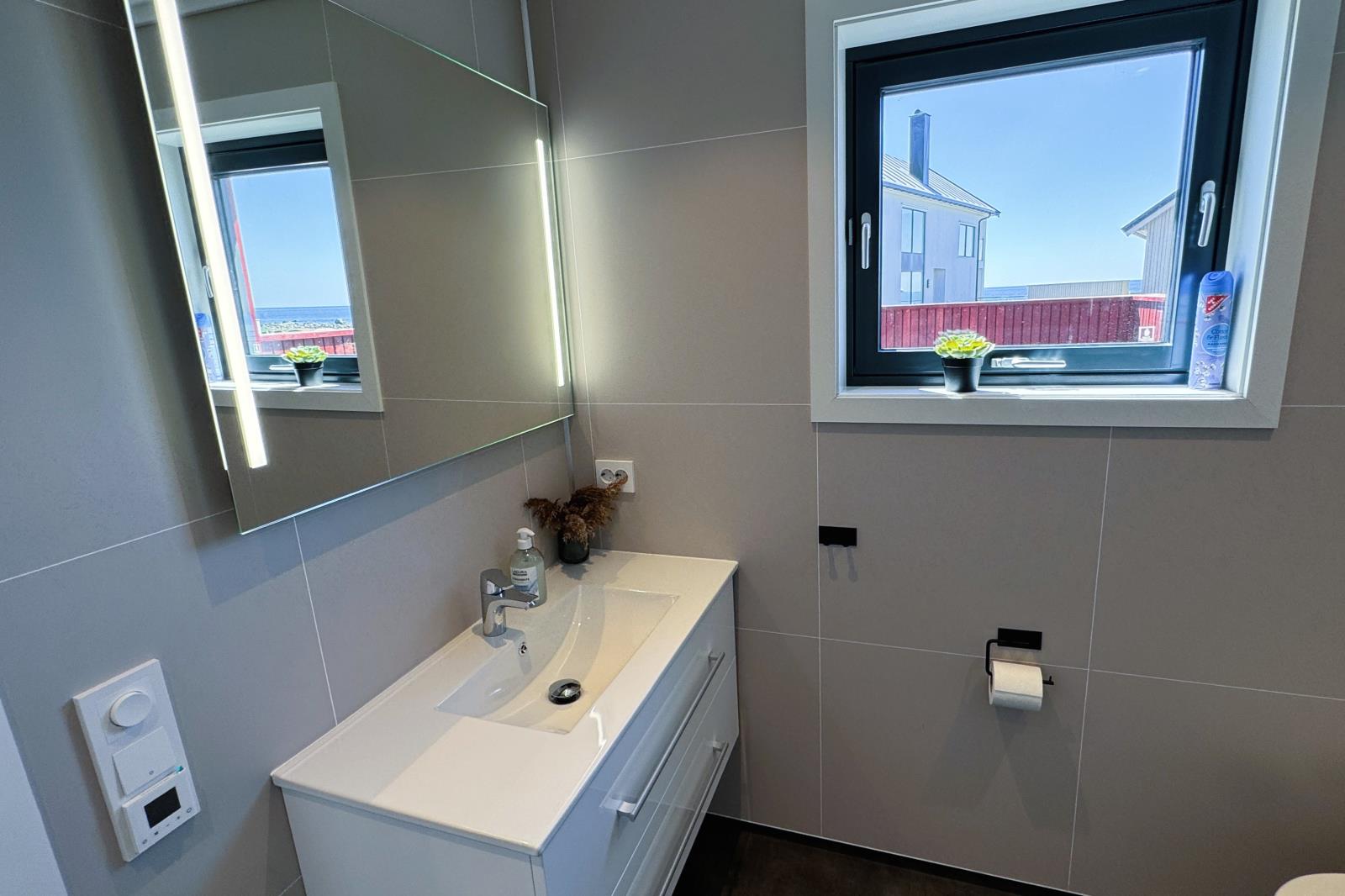 Dusch-Badezimmer 2 im OG