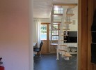 Flur, links davon befindet sich ein Duschbad mit WC