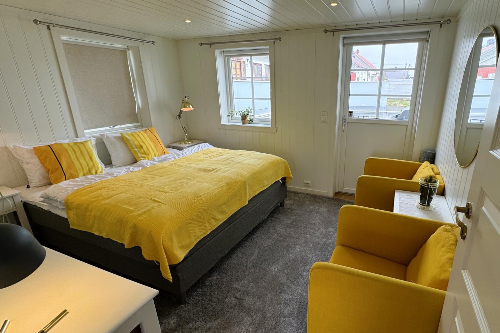 Schlafzimmer 1 im EG mit Zugang Bad
