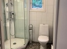 Nr. 1 von zwei Duschbädern mit WC
