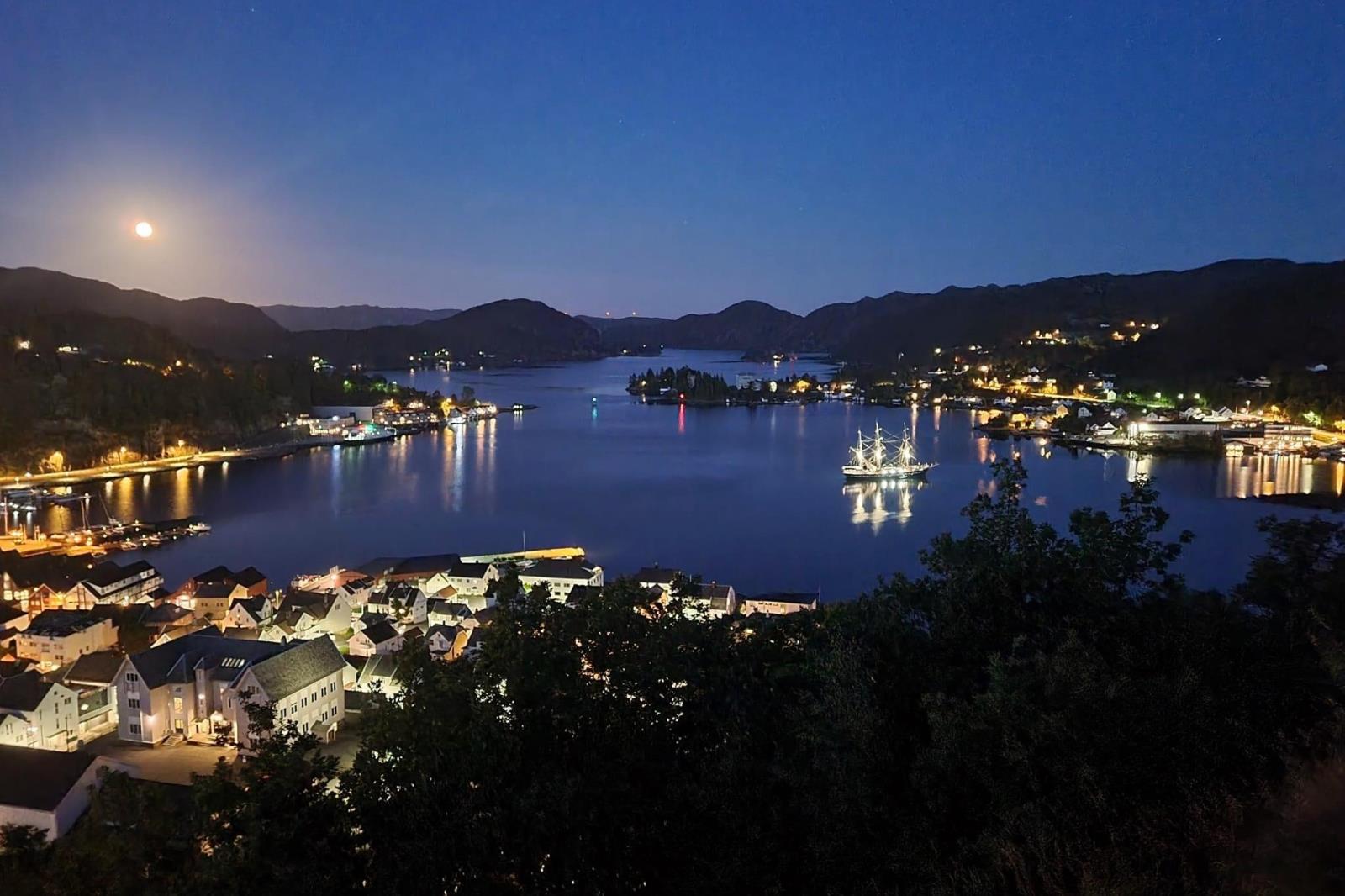 Flekkefjord bei Nacht