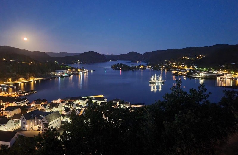 Flekkefjord bei Nacht