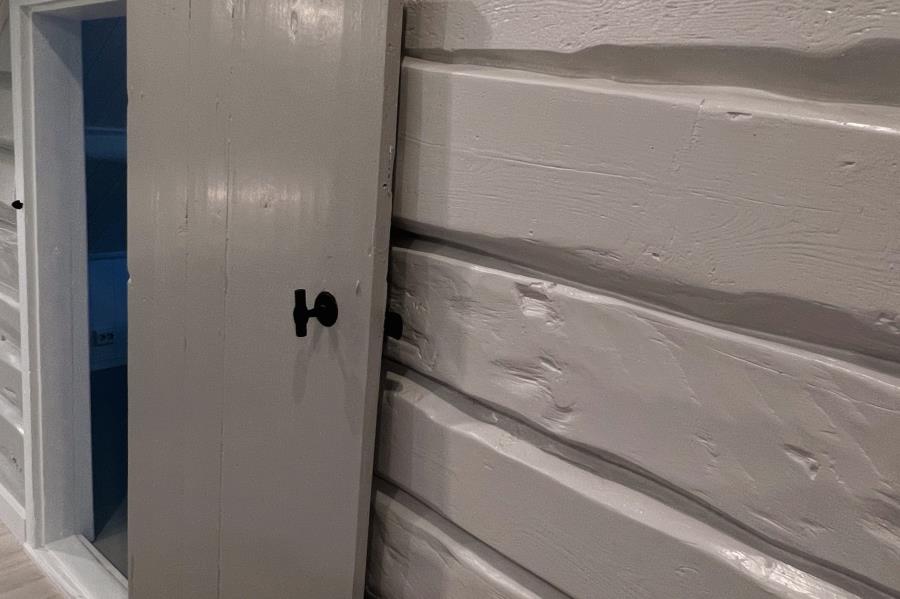 altertümliche Balken, geschliffen und lackiert