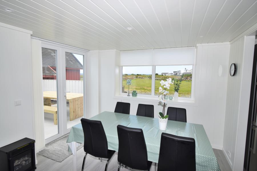 Essbereich mit Ausgang auf die neue Terrasse