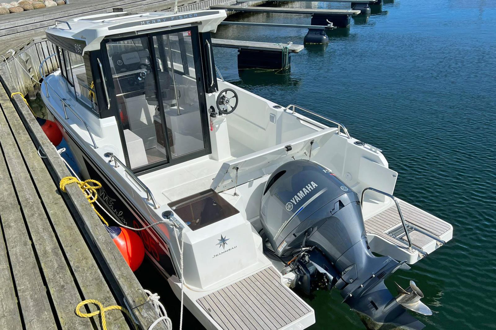 inklusive: Pilothouse 'Merry Fisher Marlin S2', 23 Fuß, 150 PS 