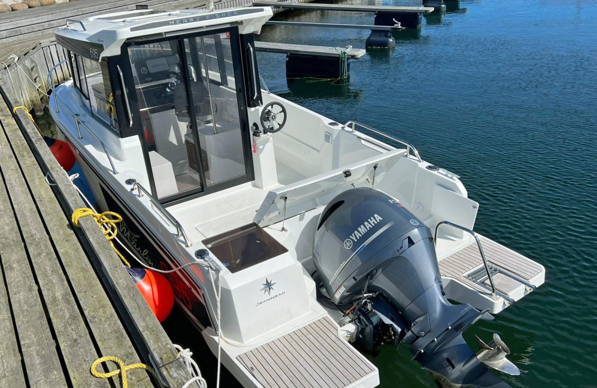 inklusive: Pilothouse 'Merry Fisher Marlin S2', 23 Fuß, 150 PS 