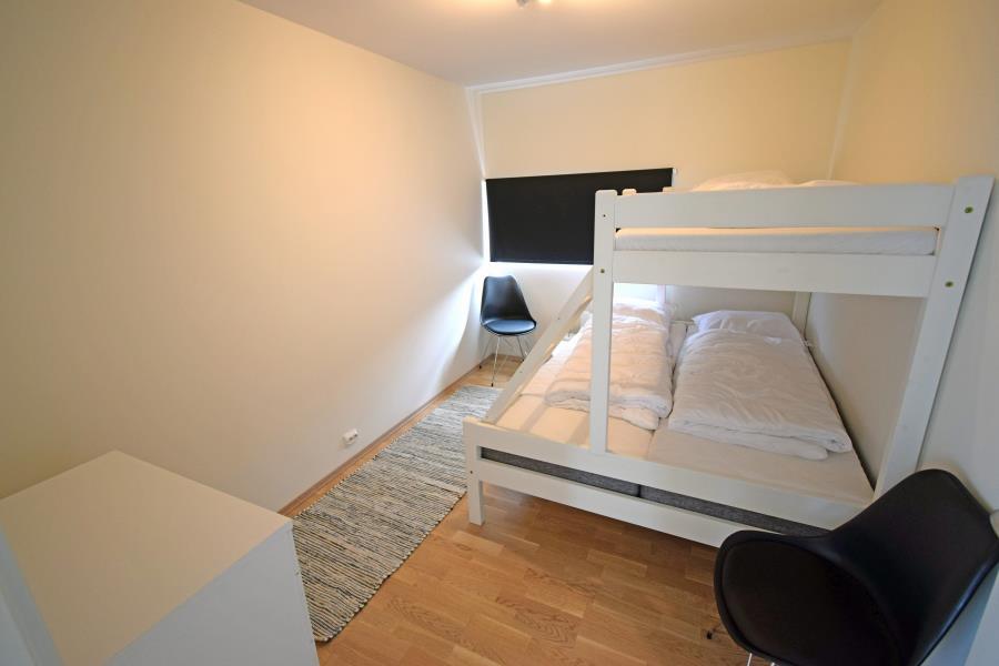 Schlafzimmer 2, 150 cm Doppelbett mit Reserveüberbaubett