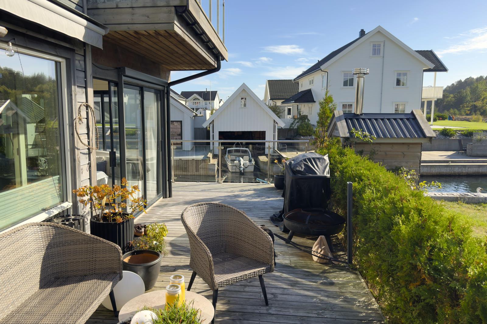die sonnige Terrasse
