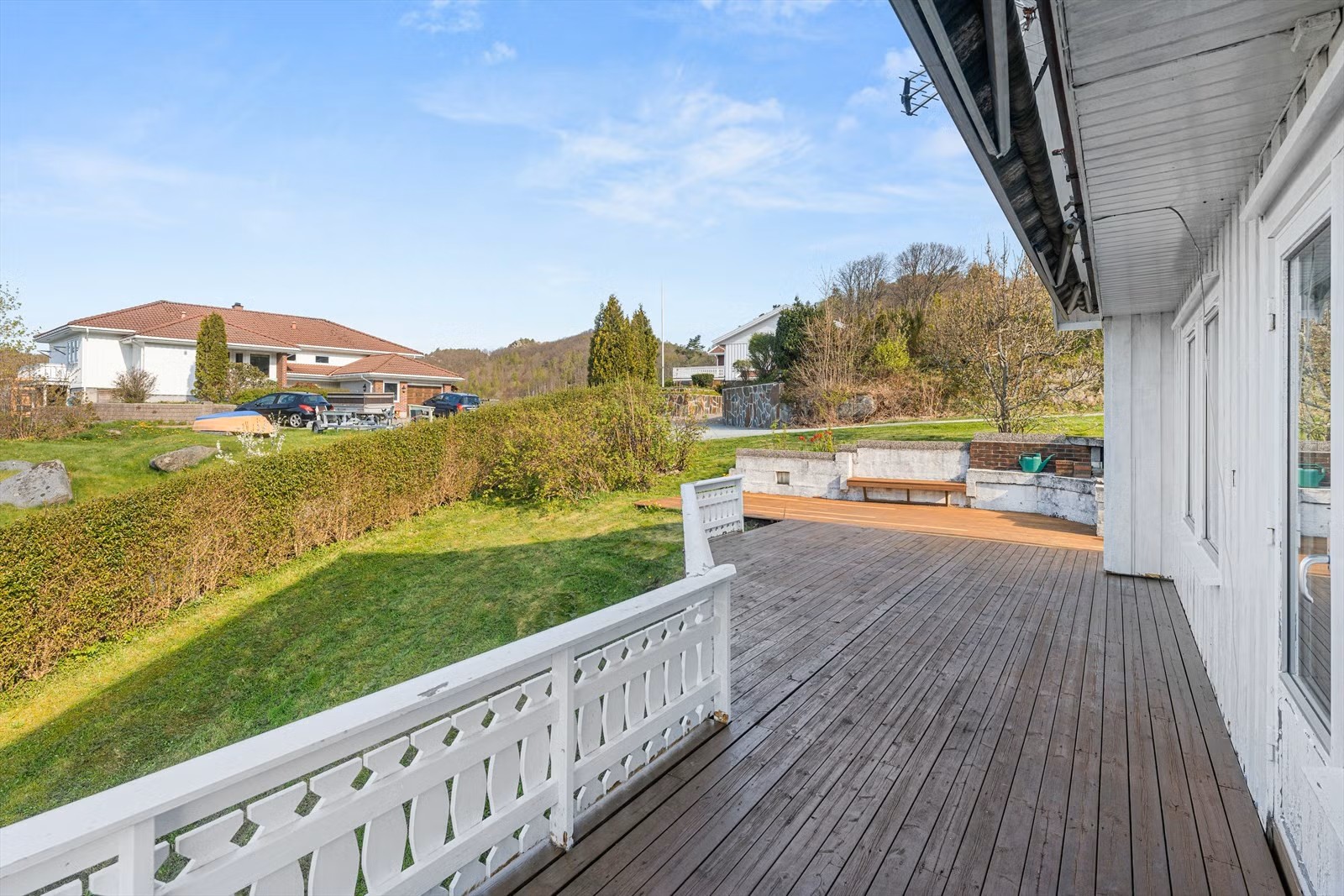 große, sonnige Terrasse