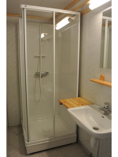 Bad mit Dusche u. WC