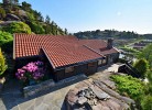 Nils Hytte bei Sirevåg-Hellvik, am Ufer des Sundes nördl. Eigeroya