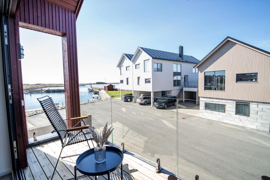 Balkon mit Blick zum Hafen