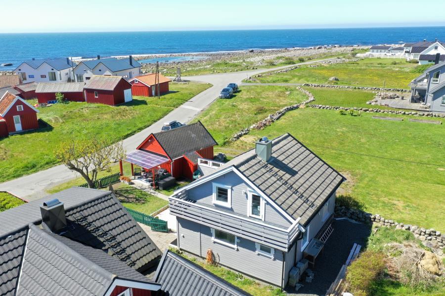 grüne Wiesen und das Meer nebenan