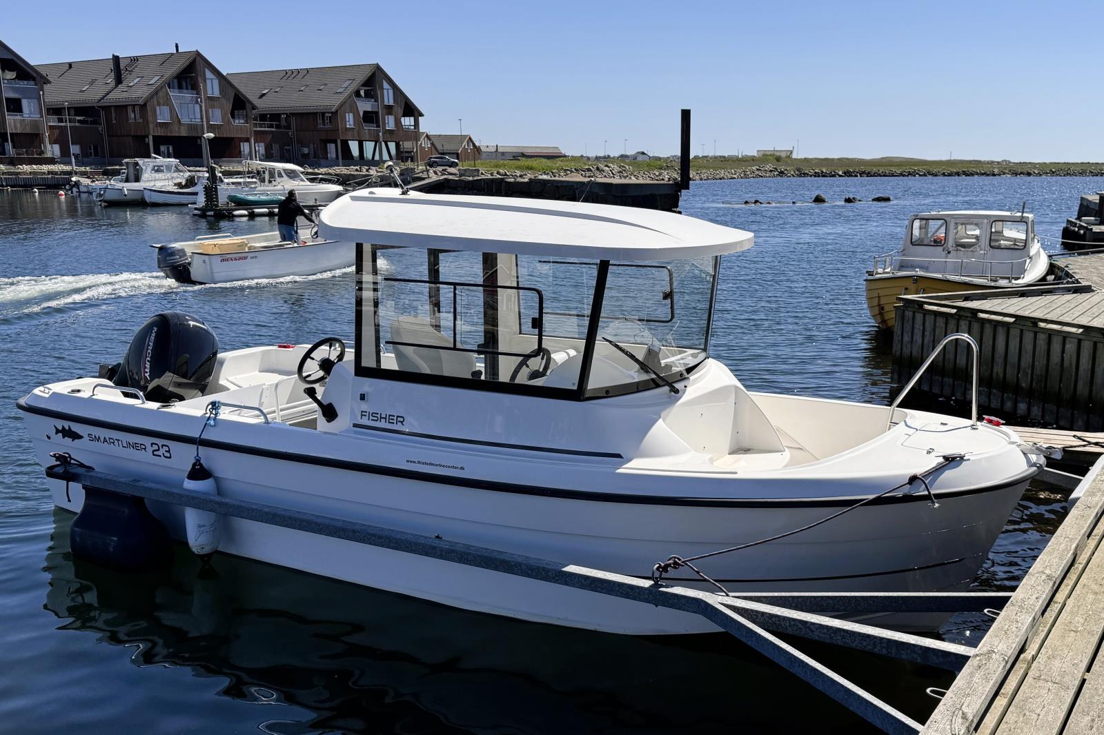 In in der Saison inklusive: 23 ft. Smartliner Fisher, 150 PS
