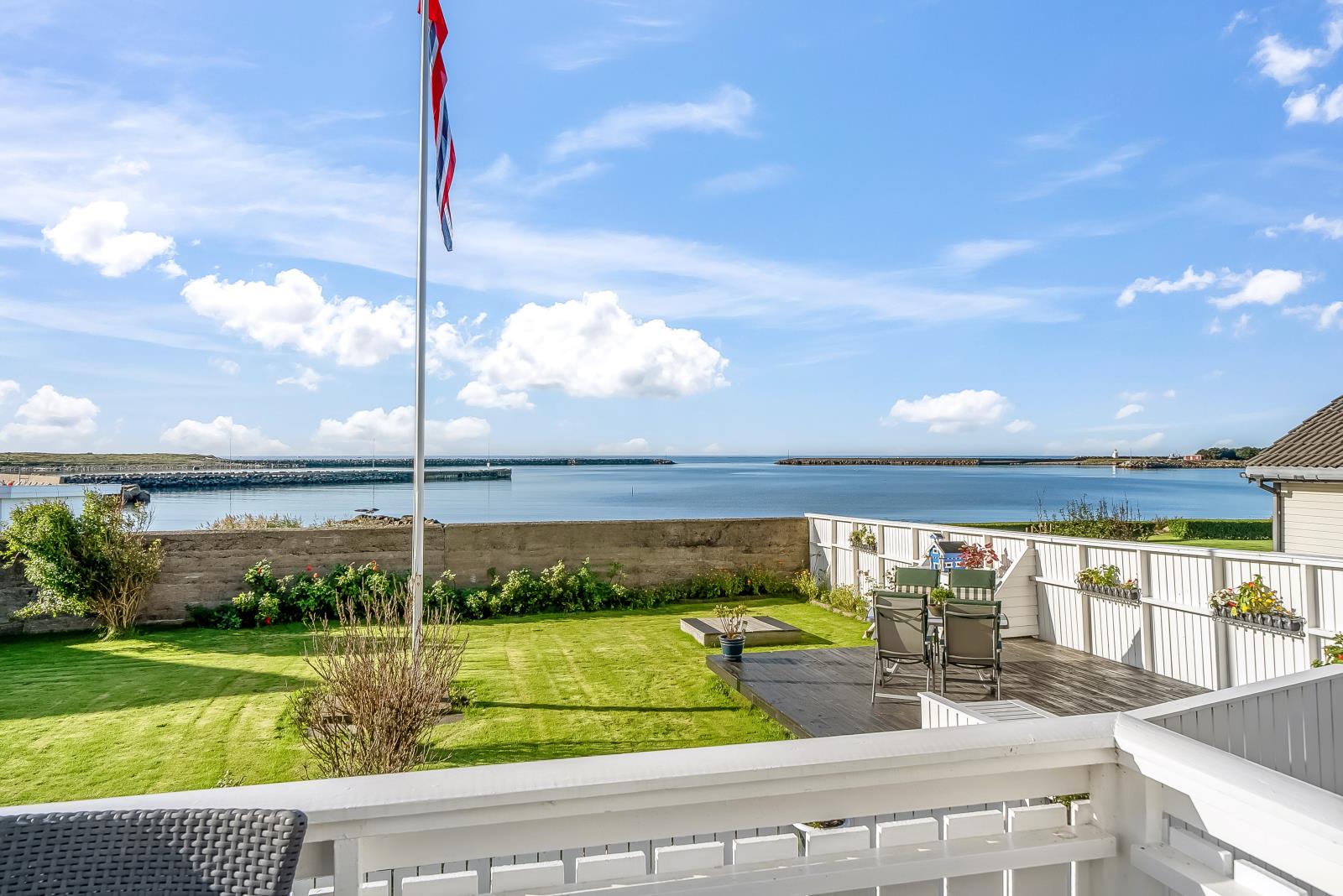 Schutzmauer zum Strand ist abgebaut, nun freier Blick