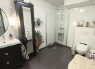 Badezimmer mit Dusche ebenerdig