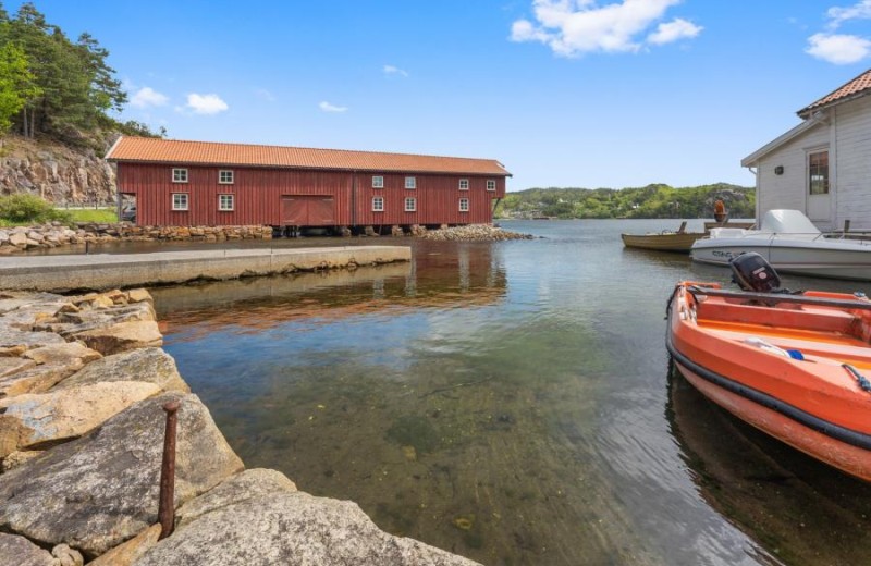 Snigsfjorden, auf der gegenüber liegenden Seite vom Haus