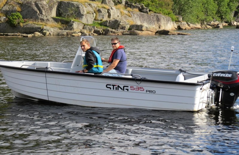 Inklusivboot Sting 535 Pro, 50 PS, Kartenplotter Echolot