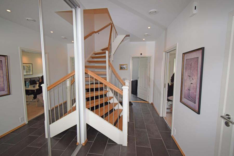 Flur mit Schrankgarderobe