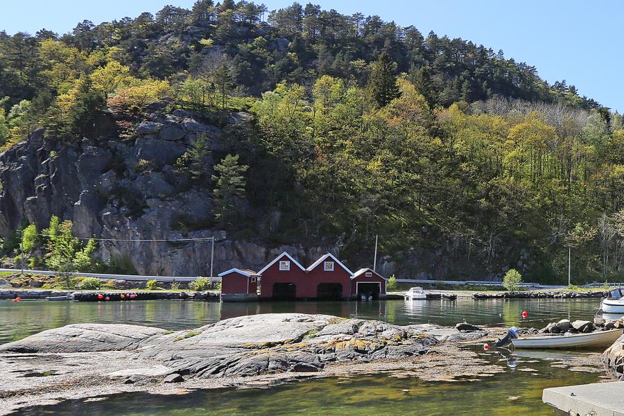 Bootshäuser am Fjord bei Lonestrand
