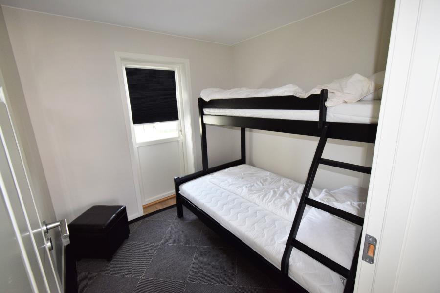 Schlafen 2 / unten 120 cm Bett, mit Ausgang Garten