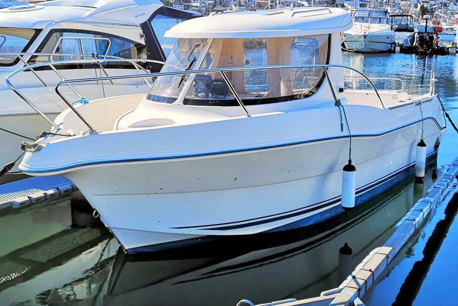 Inksuive: Pilothouse Arvor 215 mit Dieselmaschine