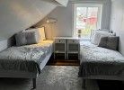 Schlafraum 5 im OG, zwei Einzelbetten, Kleiderschrank