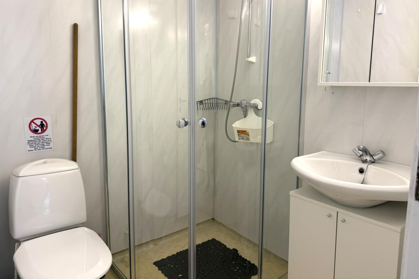 1 Duschbad mit WC