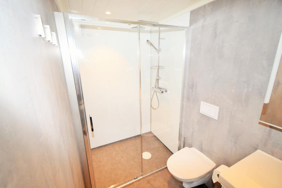 begehbare große Dusche in Nr. 1
