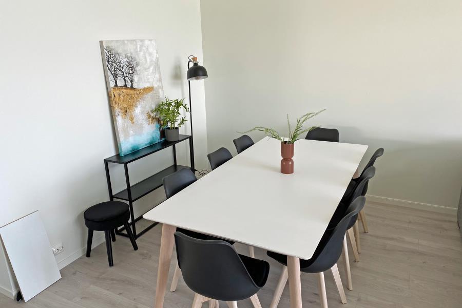 Esstisch, 8 Stühle