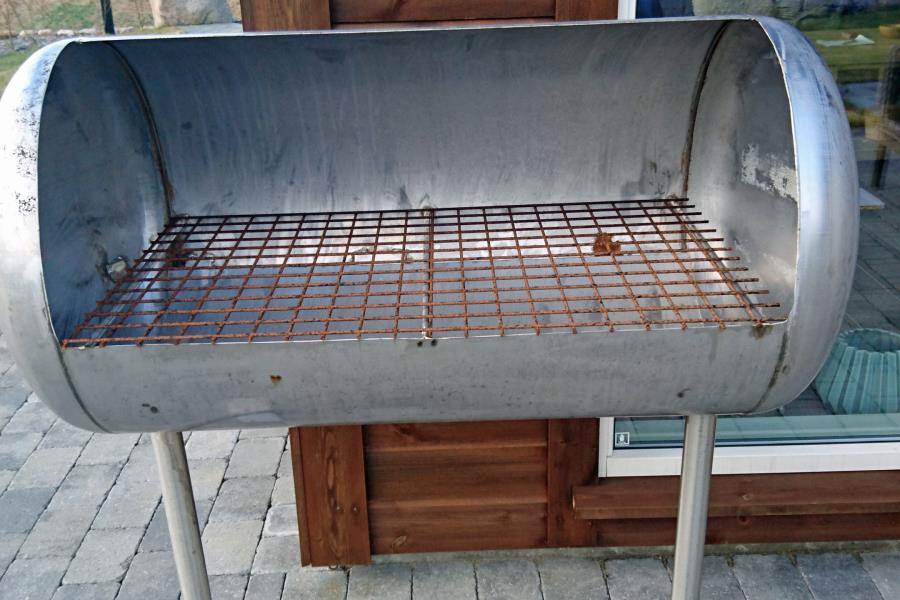 Holzkohlegrill