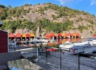 Terrasse am Fjord mit Gasgrill