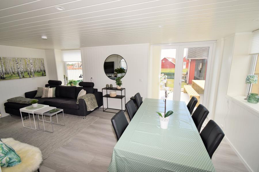 Essbereich mit Ausgang auf die neue Terrasse